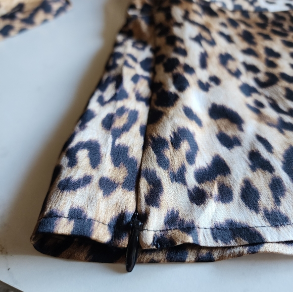 Express Leopard print blouse top NWT - Picture 4 of 8